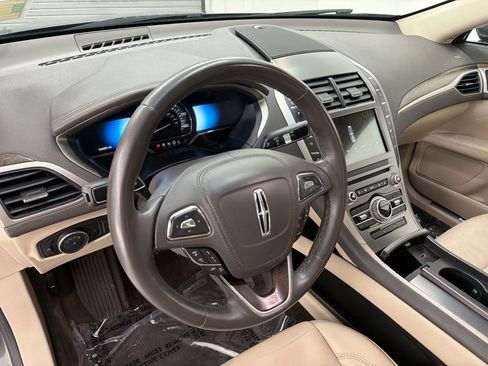 Used 2017 Lincoln MKZ Select w/ Technology Package FWD image 4