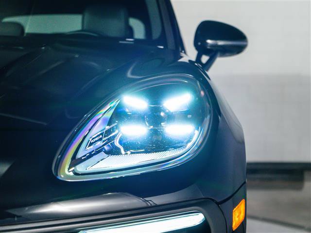 Used 2026 Porsche Macan AWD/4WD image 12