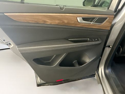 Used 2025 Volkswagen Atlas SE AWD/4WD image 28