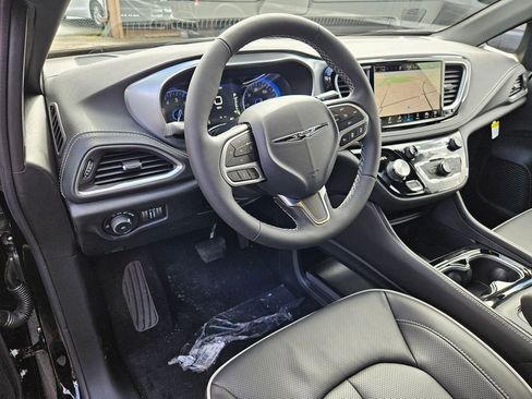 New 2026 Chrysler Pacifica Limited image 13