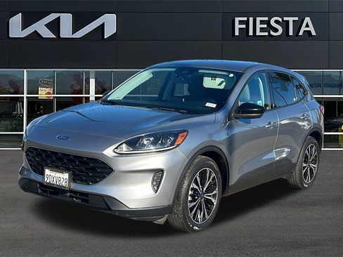 Used 2022 Ford Escape SE w/ SE Sport Appearance Package image 2