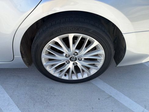 Used 2020 Toyota Camry XLE FWD image 9