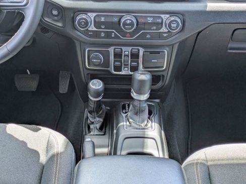Used 2025 Jeep Gladiator Sport AWD/4WD image 19