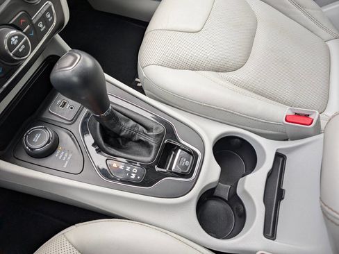 Used 2019 Jeep Cherokee Limited w/ Trailer Tow Group image 28