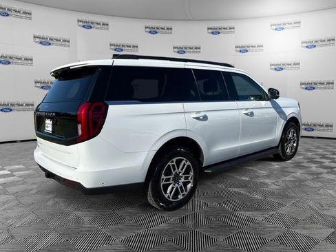 Used 2025 Ford Expedition Active AWD/4WD image 5