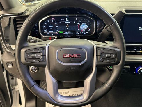 Used 2025 GMC Sierra 1500 SLT image 5