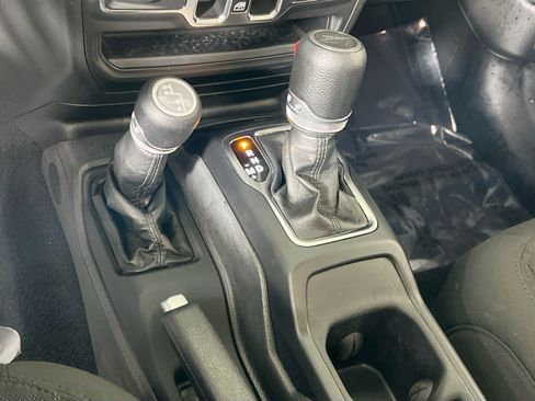 Used 2022 Jeep Gladiator Sport AWD/4WD image 16