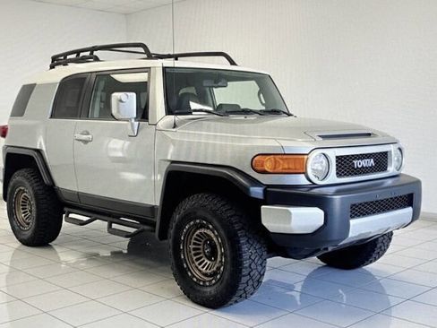 Used 2010 Toyota FJ Cruiser Base 4x4 4dr SUV 5A image 1