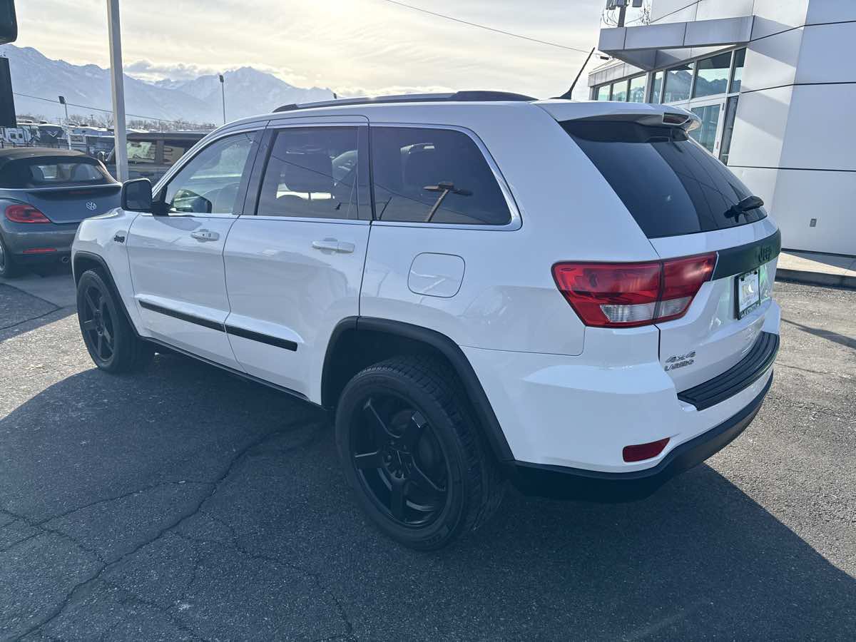 Used 2012 Jeep Grand Cherokee Laredo w/ Laredo E Group AWD/4WD image 8