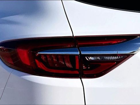 Used 2018 Buick Enclave Essence image 28