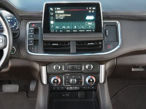 Used 2022 GMC Yukon SLT w/ SLT Premium Package image 17