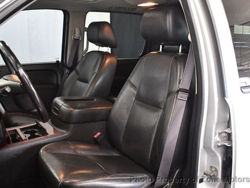 Used 2013 Chevrolet Avalanche LTZ image 6