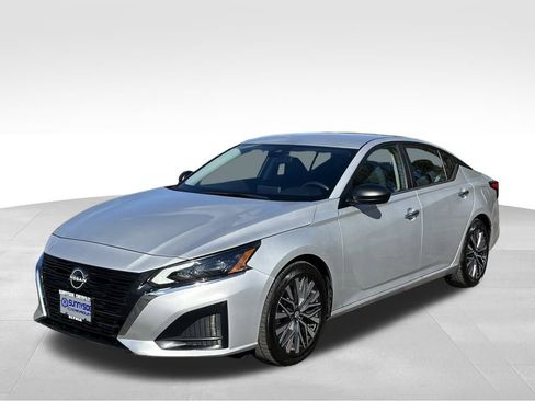 Used 2024 Nissan Altima 2.5 SV image 6