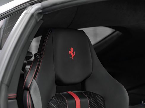 Used 2019 Ferrari 812 Superfast RWD image 63