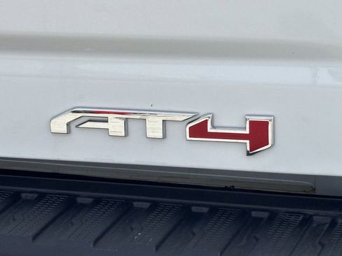 Used 2025 GMC Sierra 2500 AT4 image 7