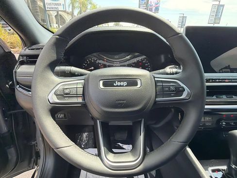 Used 2023 Jeep Compass Latitude AWD/4WD image 29