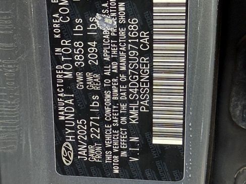 Used 2025 Hyundai Elantra SEL FWD image 16