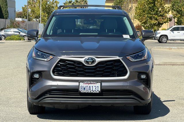 Used 2021 Toyota Highlander LE FWD image 9