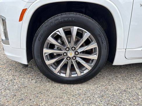 Used 2023 Chevrolet Traverse Premier AWD/4WD image 27