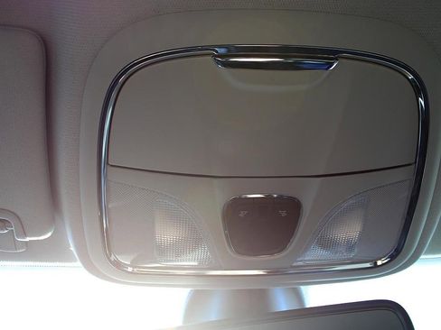 Used 2020 Jeep Cherokee Limited image 18