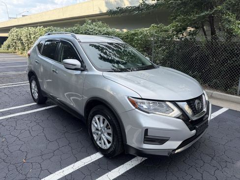 Used 2019 Nissan Rogue S w/ Special Edition Package FWD image 3