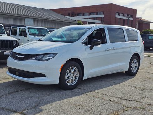 New 2026 Chrysler Voyager LX image 3