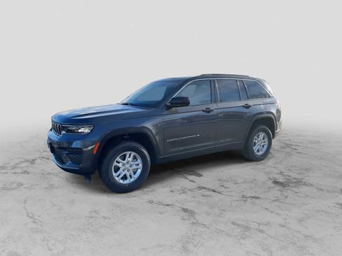 New 2025 Jeep Grand Cherokee Laredo image 4