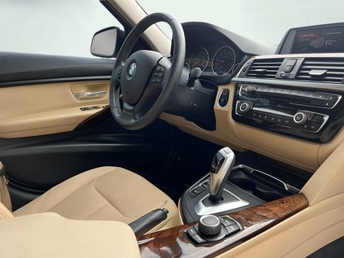 Used 2018 BMW 320i Sedan RWD image 31