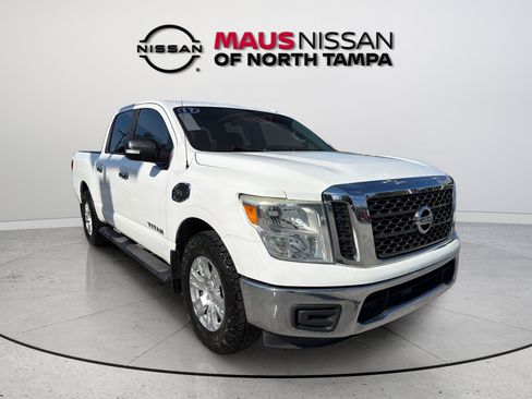 Used 2017 Nissan Titan SV RWD image 1