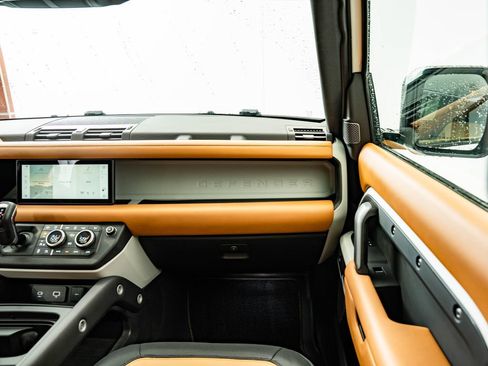 Used 2024 Land Rover Defender 110 X-Dynamic SE AWD/4WD image 47