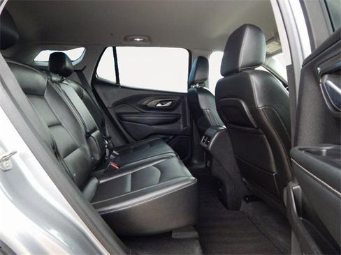 Used 2024 GMC Terrain SLT image 14