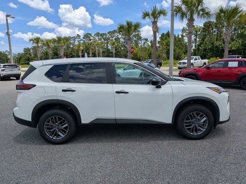 Used 2024 Nissan Rogue S AWD/4WD image 3