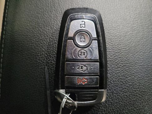 Used 2018 Ford Explorer XLT w/ Equipment Group 202A AWD/4WD image 32