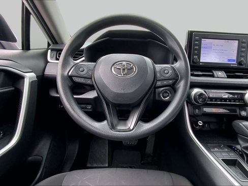 Used 2021 Toyota RAV4 XLE w/ Convenience Package FWD image 6