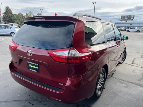 Used 2018 Toyota Sienna XLE FWD image 4