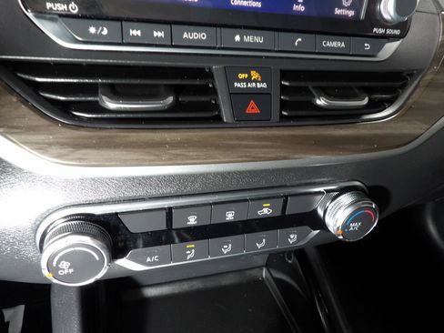 Used 2024 Nissan Altima 2.5 SV FWD image 17