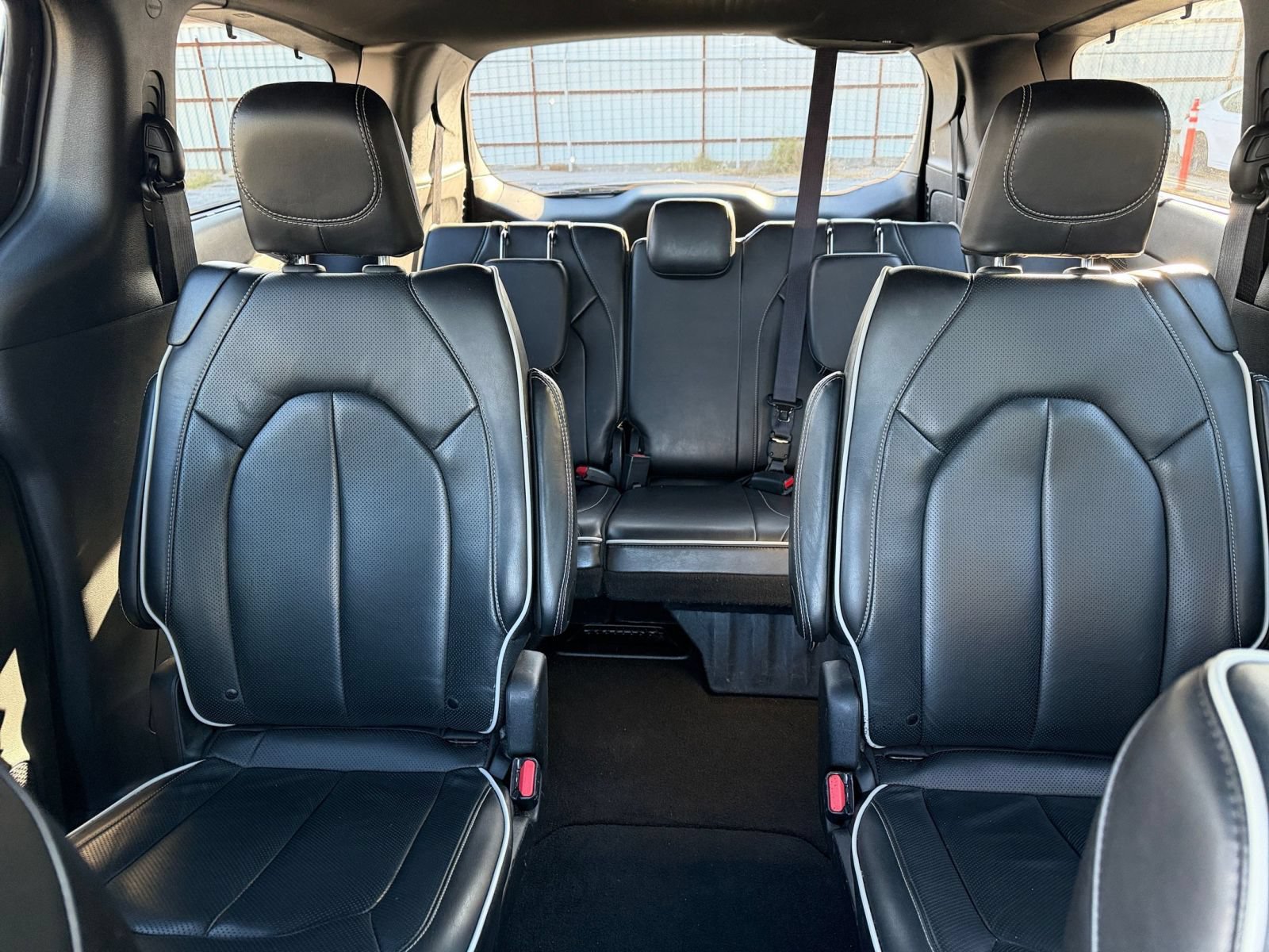 Used 2025 Chrysler Pacifica Limited FWD image 42