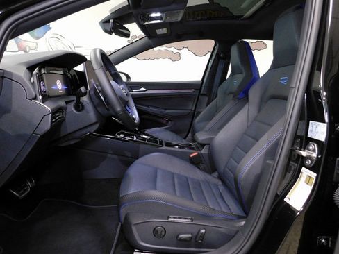 Used 2025 Volkswagen Golf image 33