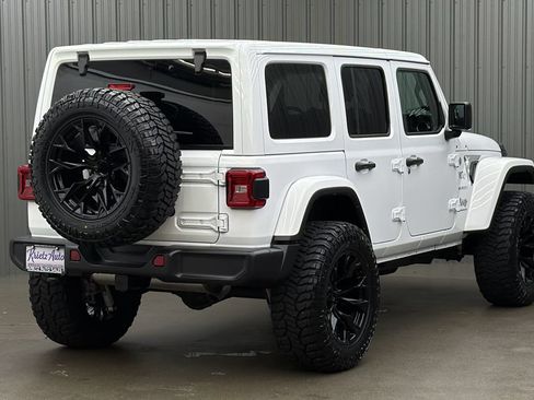 Used 2024 Jeep Wrangler Unlimited Sahara w/ Technology Group AWD/4WD image 5