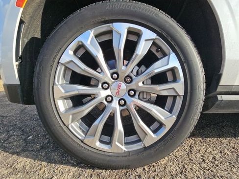 Used 2021 GMC Yukon Denali w/ Denali Ultimate Package image 16