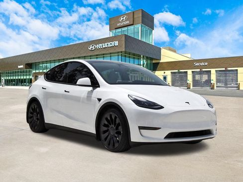 Used 2024 Tesla Model Y Performance AWD/4WD image 3