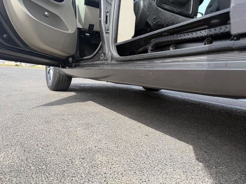 Used 2017 Dodge Grand Caravan SXT image 29