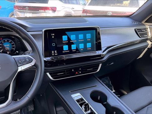 Certified 2025 Volkswagen Atlas Cross Sport SE image 7