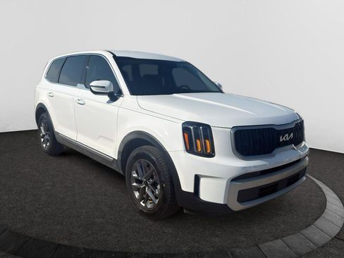 Used 2025 Kia Telluride LX image 3