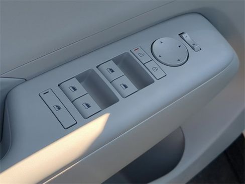 New 2026 Hyundai Kona SE image 13