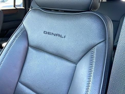 Used 2025 GMC Yukon XL Denali AWD/4WD image 31