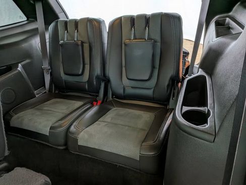 Used 2015 Ford Explorer XLT w/ Equipment Group 202B AWD/4WD image 19