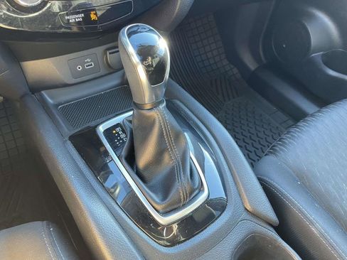 Used 2018 Nissan Rogue SV image 29