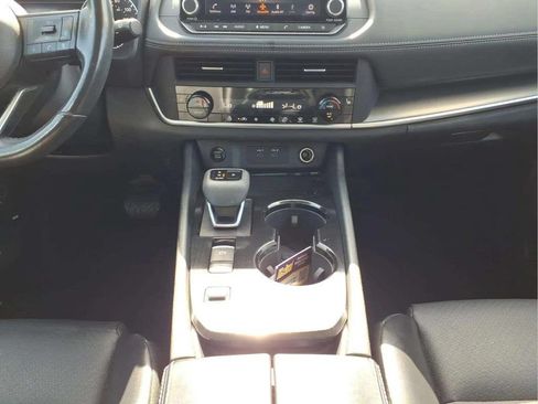 Used 2024 Nissan Rogue SV w/ SV Premium Package FWD image 10