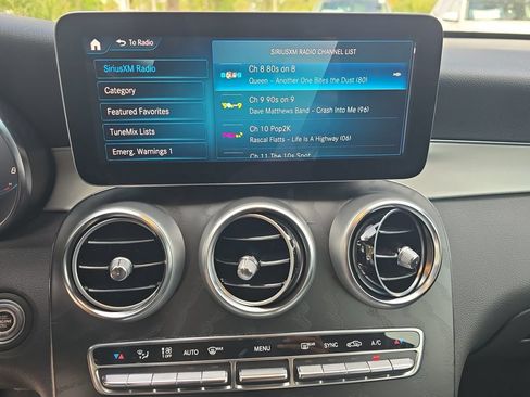 Used 2022 Mercedes-Benz GLC 300 w/ Premium Package Lite image 24